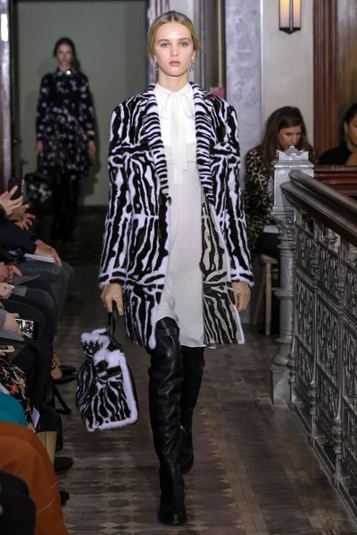 Look 9